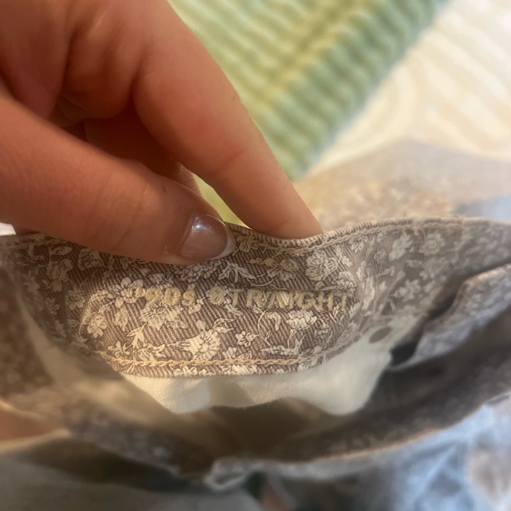 American Eagle Outfitters Straight Leg Floral Print Jeans in Light Gray - Picture 8 of 8